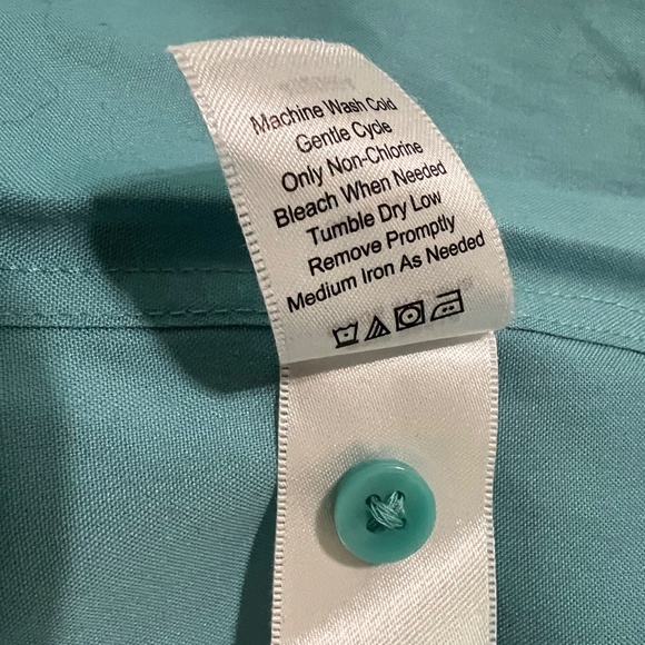 3 button down blouses - Picture 4 of 11